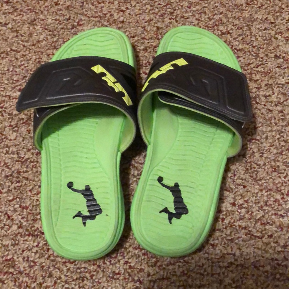 LeBron Nike sandals boys size 7Y